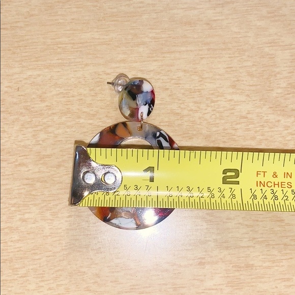 Round multicolored acrylic drop hoop earrings - Picture 4 of 4